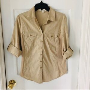 HEART & ORCHARD Women’s tan button down cotton stretch shirt size medium
